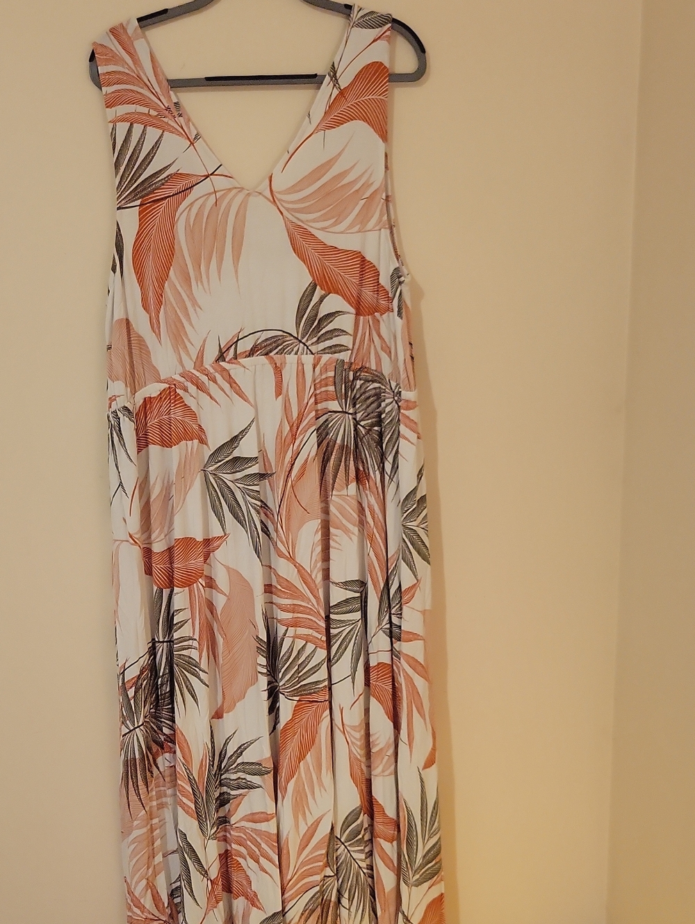 #65 Tahari CreamWhite Maxi Dress with Peach & Sage Leaf Print